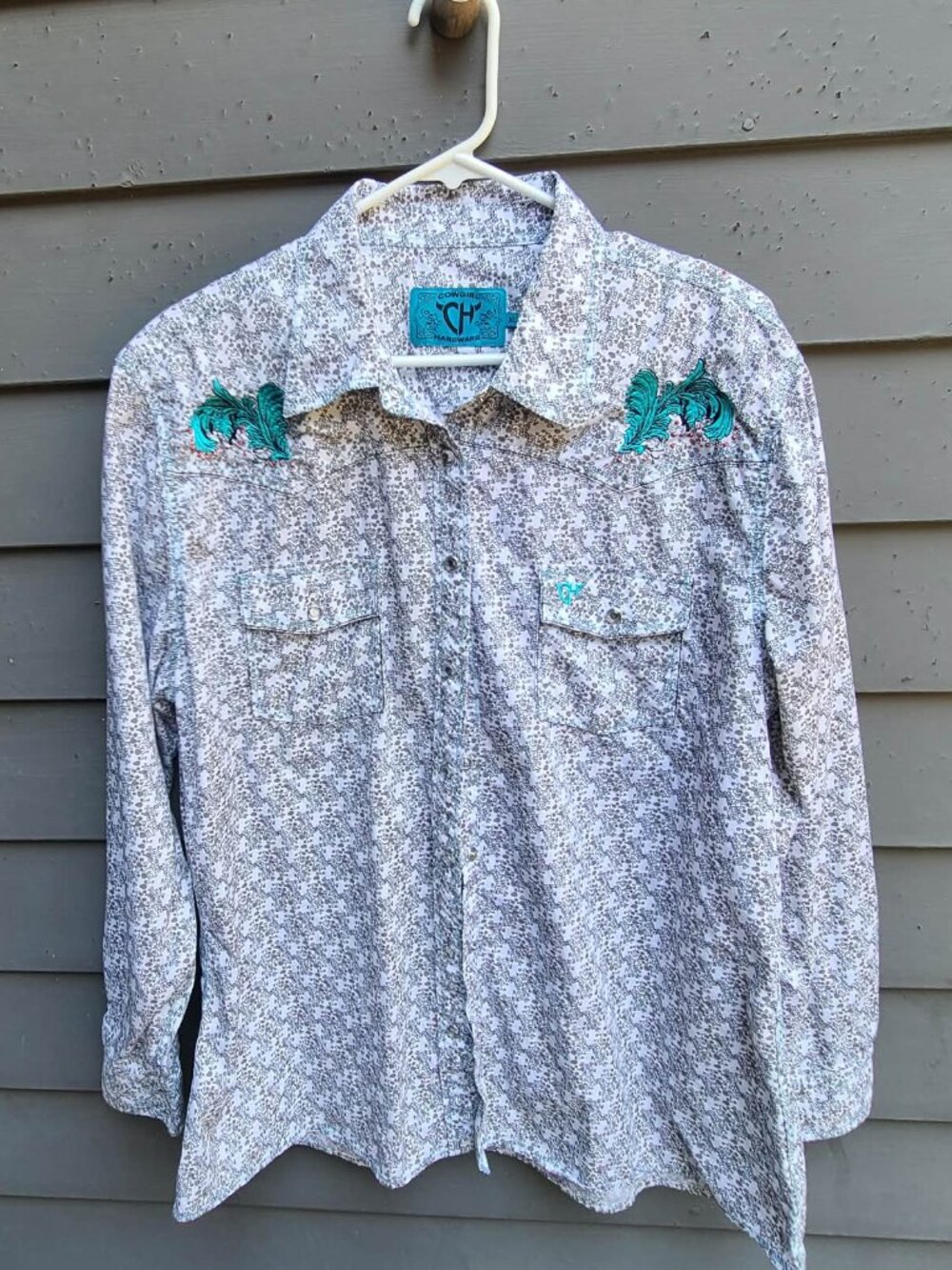 Cowgirl Hardware Gray White Button Down with Turquoise Embroidery XL